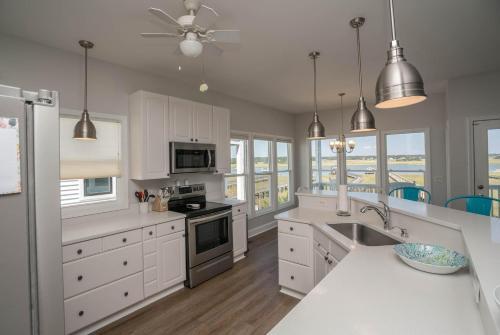 Spacious Beach Home With A Private Pool