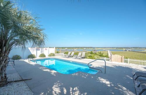 Spacious Beach Home With A Private Pool