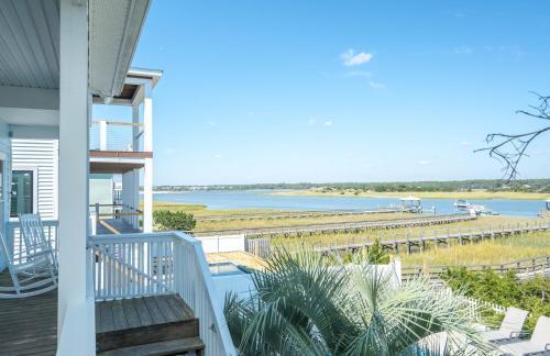 Spacious Beach Home With A Private Pool