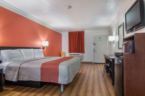 Motel 6 Marshall