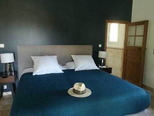 Hostal L'esquiro�