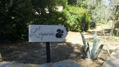 Hostal L'esquiro�
