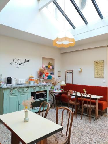 Maison S�raphine - Guest House - Bed And Breakfast
