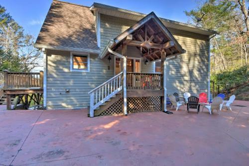 Spacious Lake Santeetlah Cottage With Lake Views!