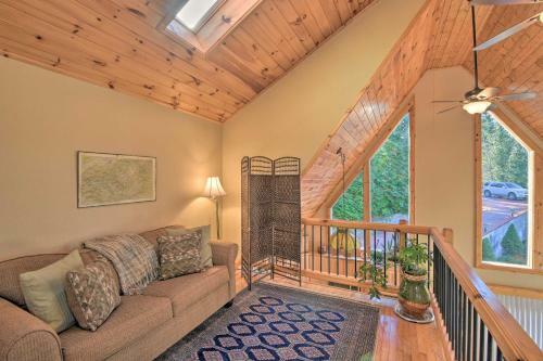 Spacious Lake Santeetlah Cottage With Lake Views!
