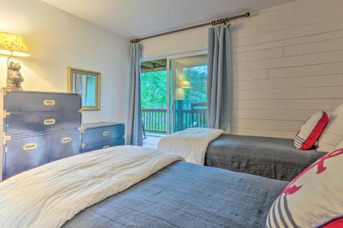 High-end Sapphire Retreat On Fairfield Lake!