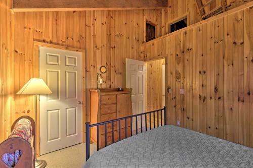 Family-friendly Sparta Cabin With Mtn Views!