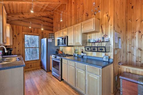 Family-friendly Sparta Cabin With Mtn Views!