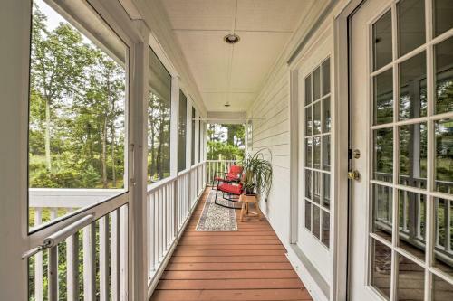Cottage Garden Home With Screened Patio And Yard!