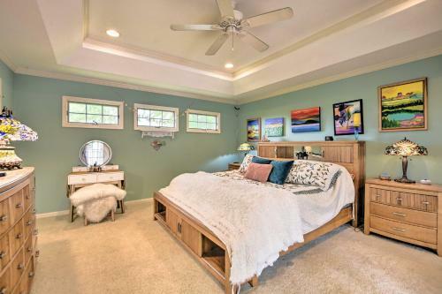 Cottage Garden Home With Screened Patio And Yard!