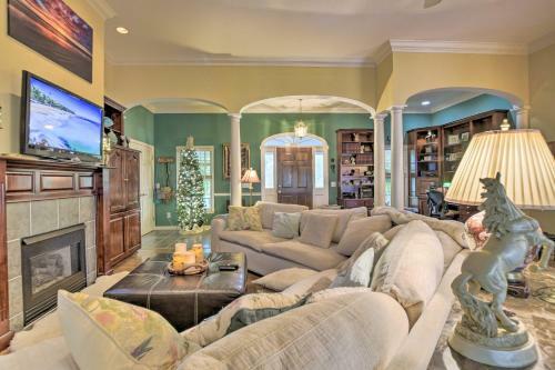 Cottage Garden Home With Screened Patio And Yard!