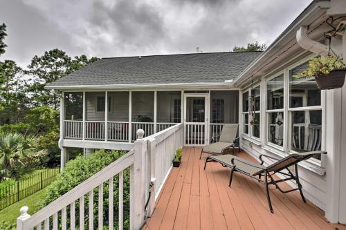 Cottage Garden Home With Screened Patio And Yard!