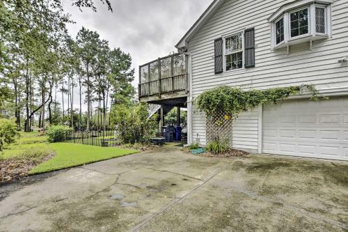 Cottage Garden Home With Screened Patio And Yard!