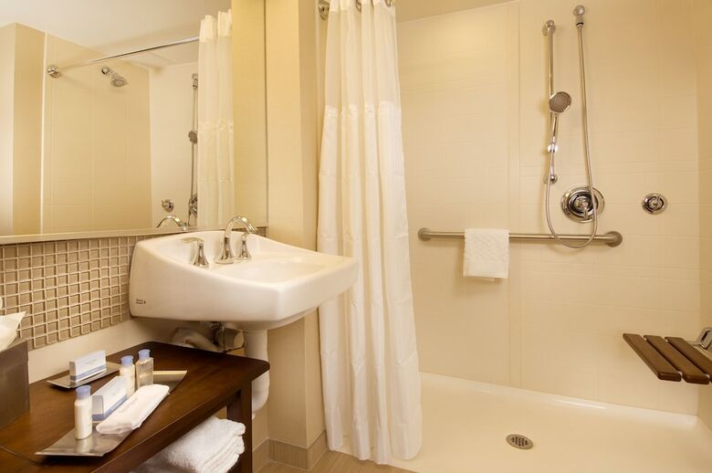 Hotel Doubletree By Hilton Dulles Airport-sterling