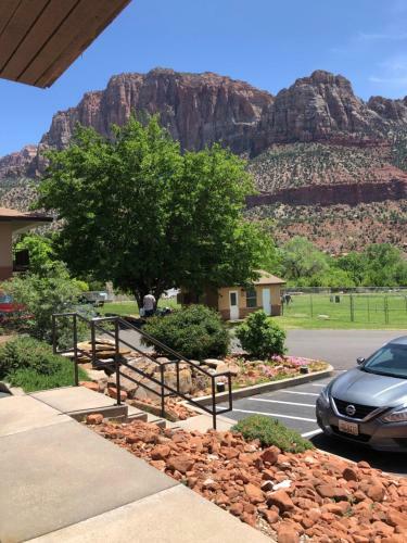 Hotel Bumbleberry Inn