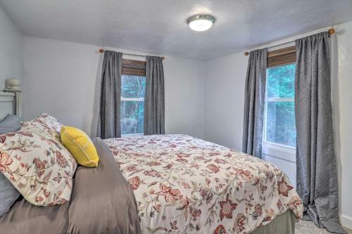 Idyllic Cottage In Dtwn Sylva Hike And Explore