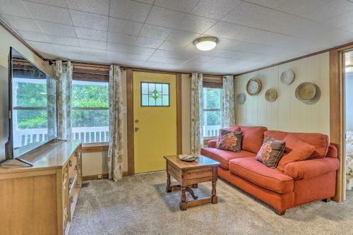 Idyllic Cottage In Dtwn Sylva Hike And Explore