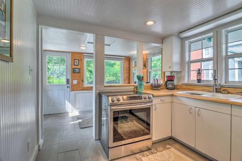 Idyllic Cottage In Dtwn Sylva Hike And Explore