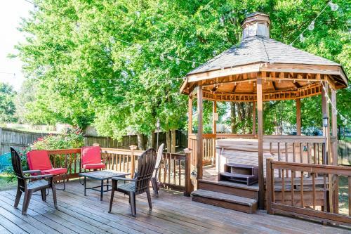 University Escape With Hot Tub And Fire Pit