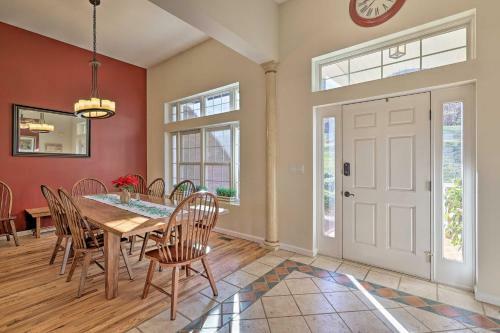Classy Home With Hot Tub And Mt Jefferson Views!