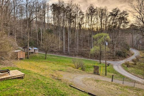 Pet-friendly Whittier Cabin With Covered Porch!