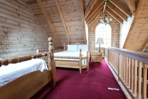 Hummingbird Haven Cabin By Amish Country Lodging