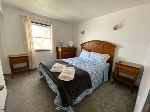 Cozy 5br Direct Lake Access Minutes From The Strip