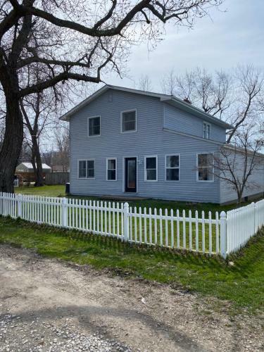 Cozy 5br Direct Lake Access Minutes From The Strip