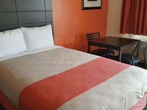 Motel New Six Inn And Suites