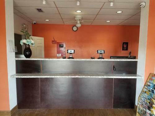 Motel New Six Inn And Suites