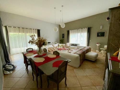 Groomi La Fabuleuse-villa Avec Piscine, Jacuzzi Et Sauna!