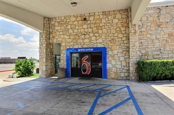 Motel 6 Austin Central - South/university Of Texas