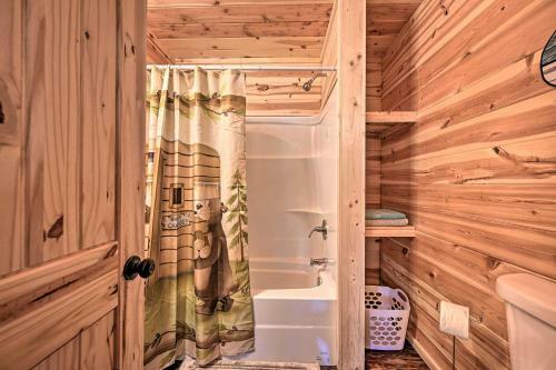 Quiet Fort Towson Cabin Deck And Fishing Dock!