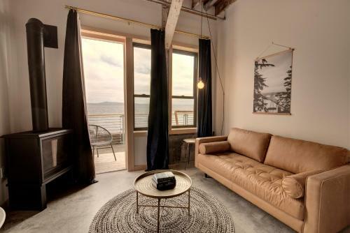 Bowline Hotel