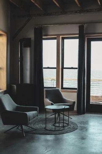 Bowline Hotel