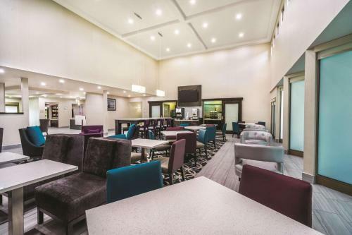 Hotel Country Inn & Suites Loudon