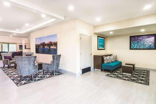Hotel Country Inn & Suites Loudon