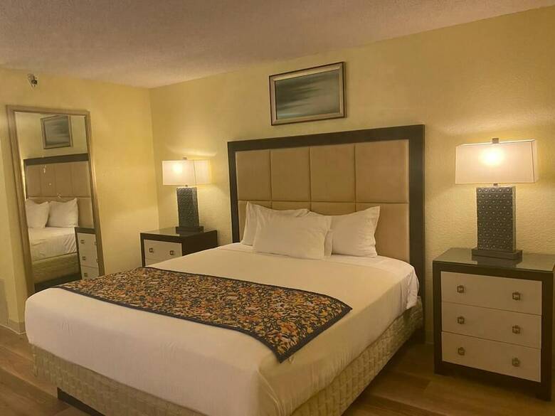 Lincoln Inn Express Hotel And Suites