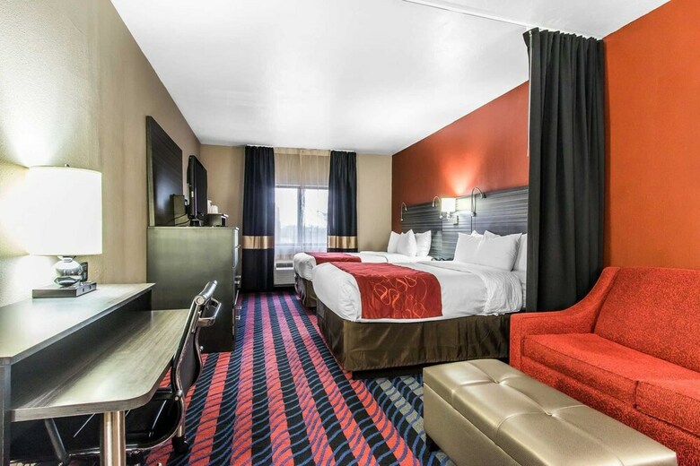 Hotel Comfort Suites Airport On Meridian