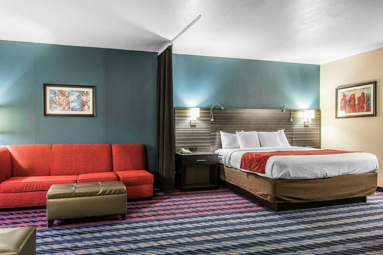 Hotel Comfort Suites Airport On Meridian