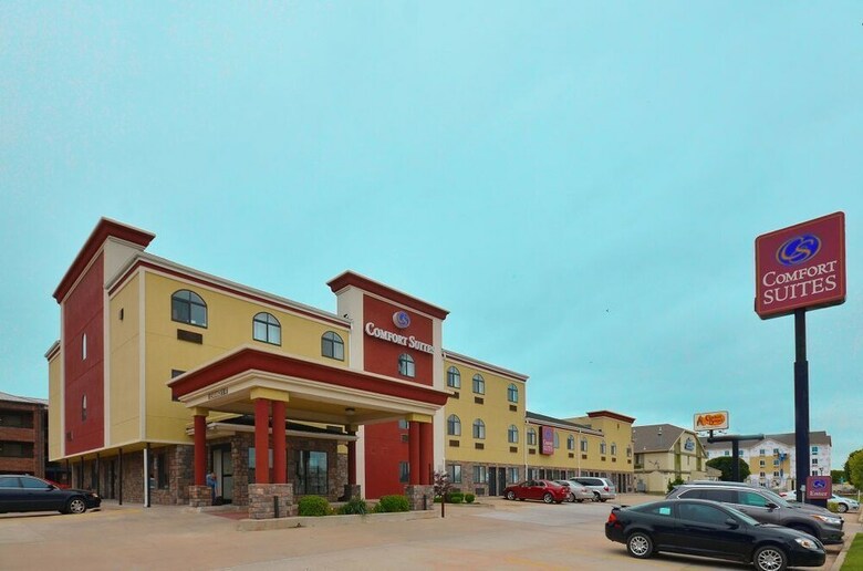 Hotel Comfort Suites Airport On Meridian