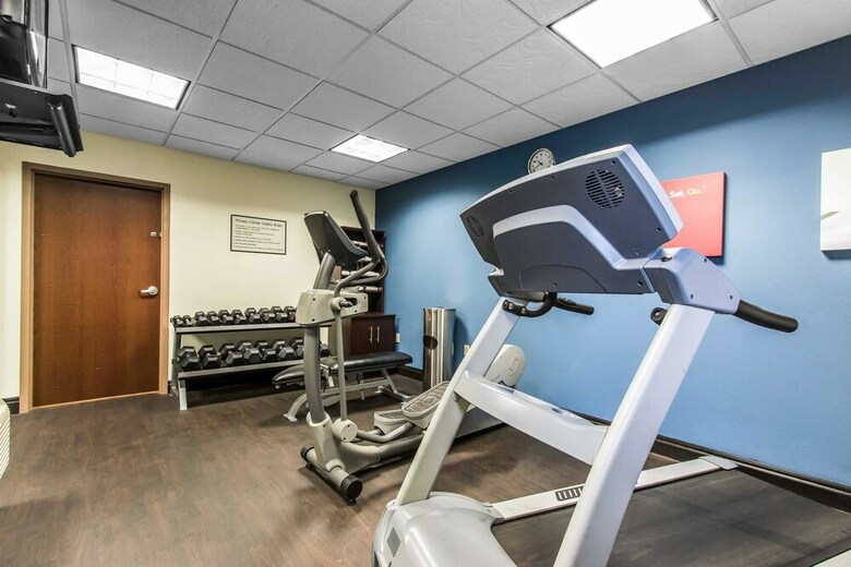 Hotel Comfort Suites Airport On Meridian