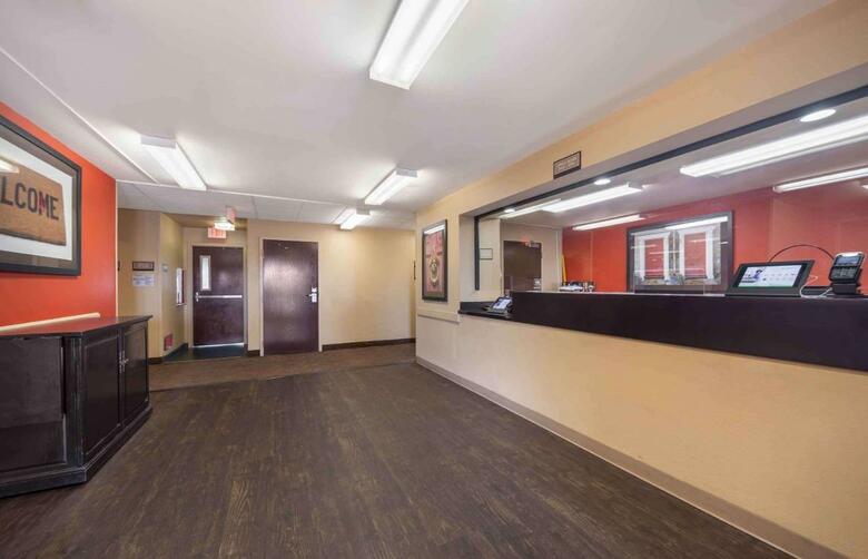 Hotel Suburban Studios