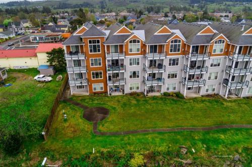 Bridgeport Condo #210