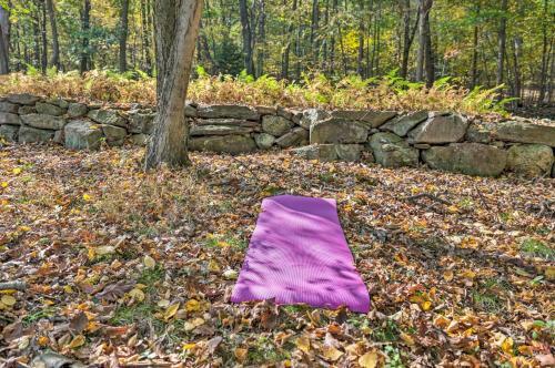 Home On Shared 10 Acres, On-site Trail Access