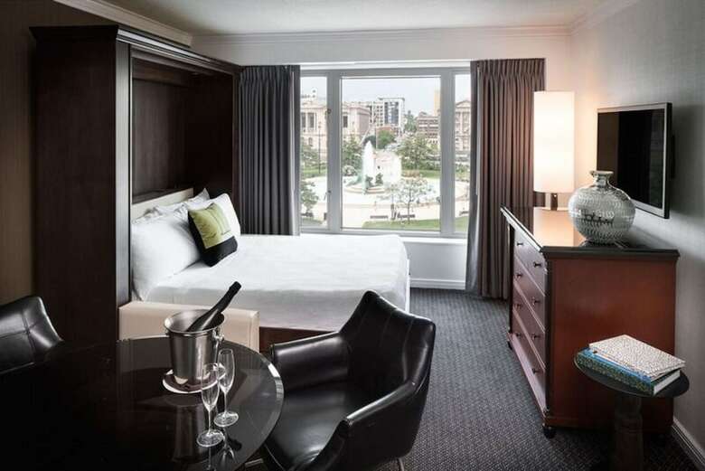 Hotel The Logan
