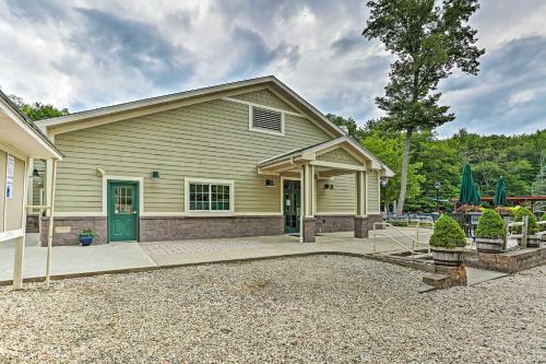 Home With Fire Pit In Big Bass Lake Community!