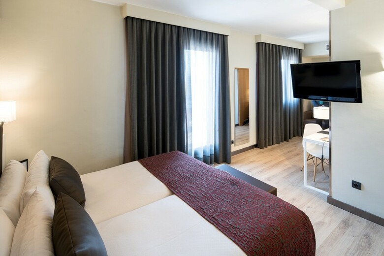 Hotel Catalonia Castellnou