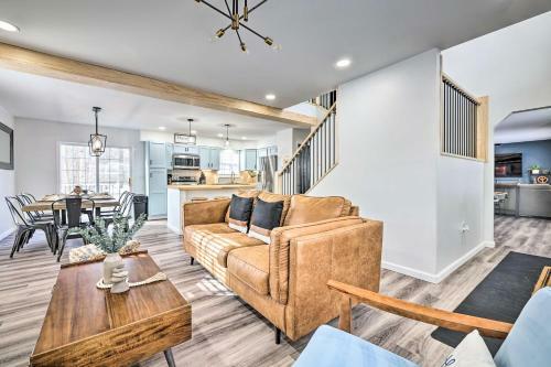 Mid-century Mod Poconos Retreat With Pool Table
