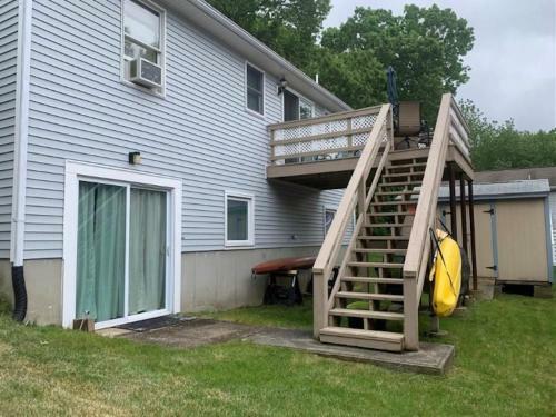4 Bedroom Pettaquamscutt Lake Shores Home